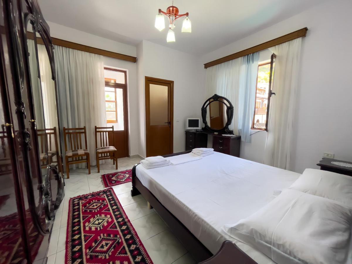 White Villa Berat Eksteriør billede