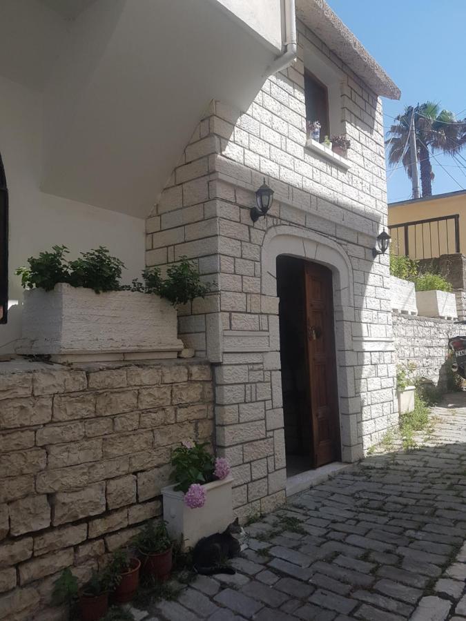 White Villa Berat Eksteriør billede