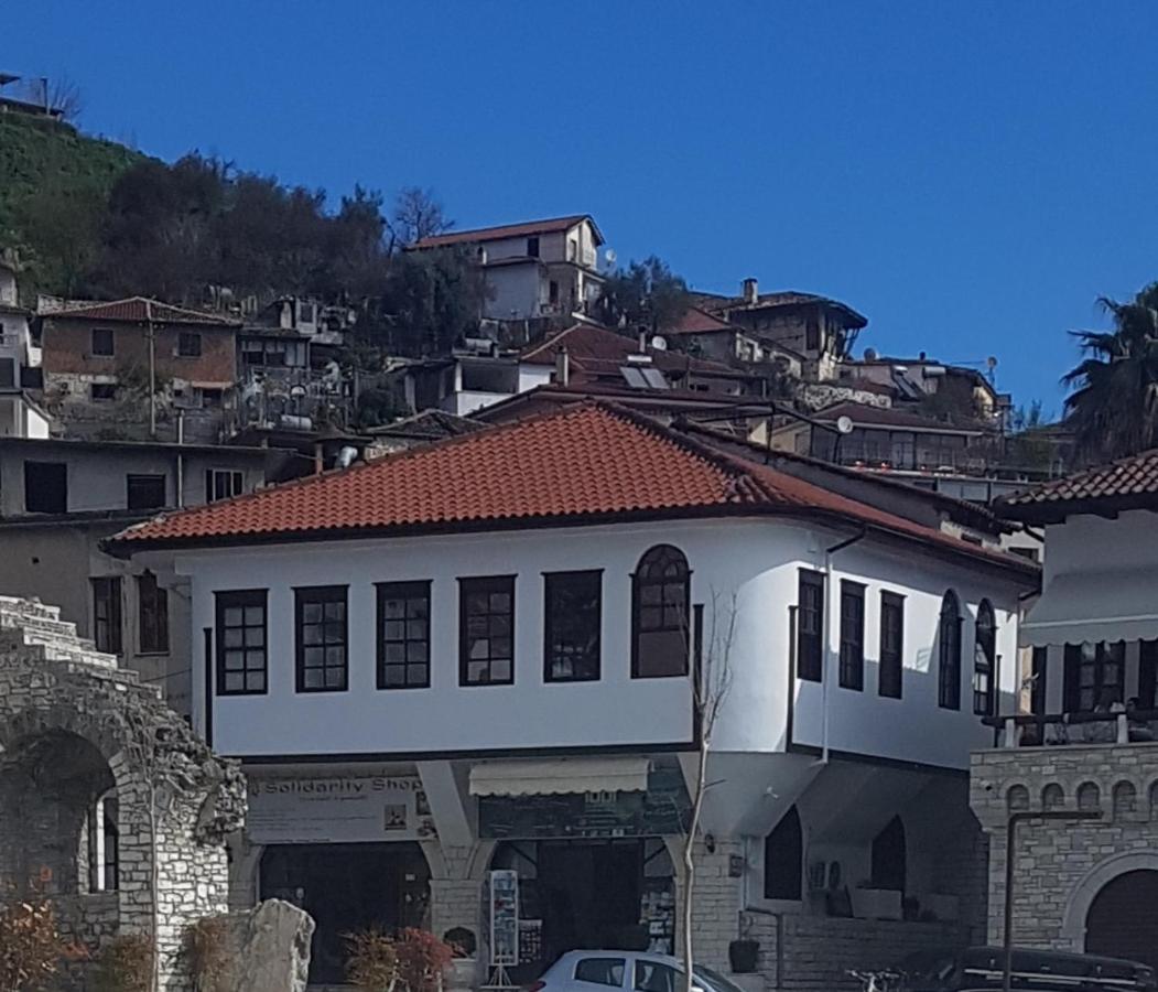 White Villa Berat Eksteriør billede